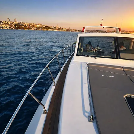 Botel Alesta Yacht