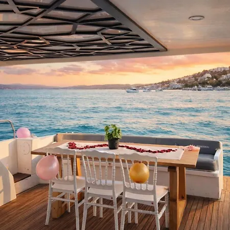 Botel Alesta Yacht