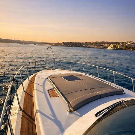 Båthotell Alesta Yacht *